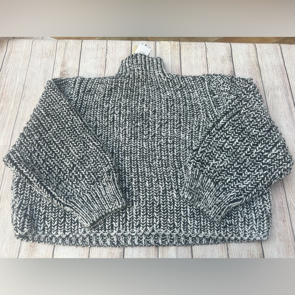 NWT Mango MNG turtleneck sweater size XXL
Pit to pit: 29 1/2”
Length: 20” - Picture 2 of 7